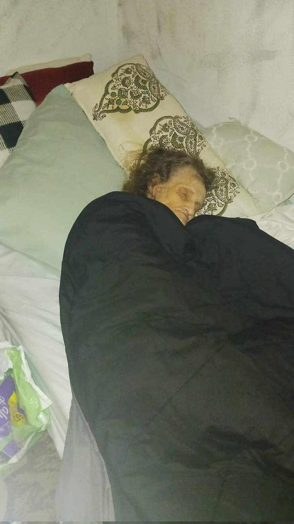 TonyaGillman1's tweet photo. I need help my mom's blind disabled bipolar schizophrenic with dementia the landlord is trying to put me out I need $700 please anybody$tgillmandiane https://t.co/VBRF4rCWyB