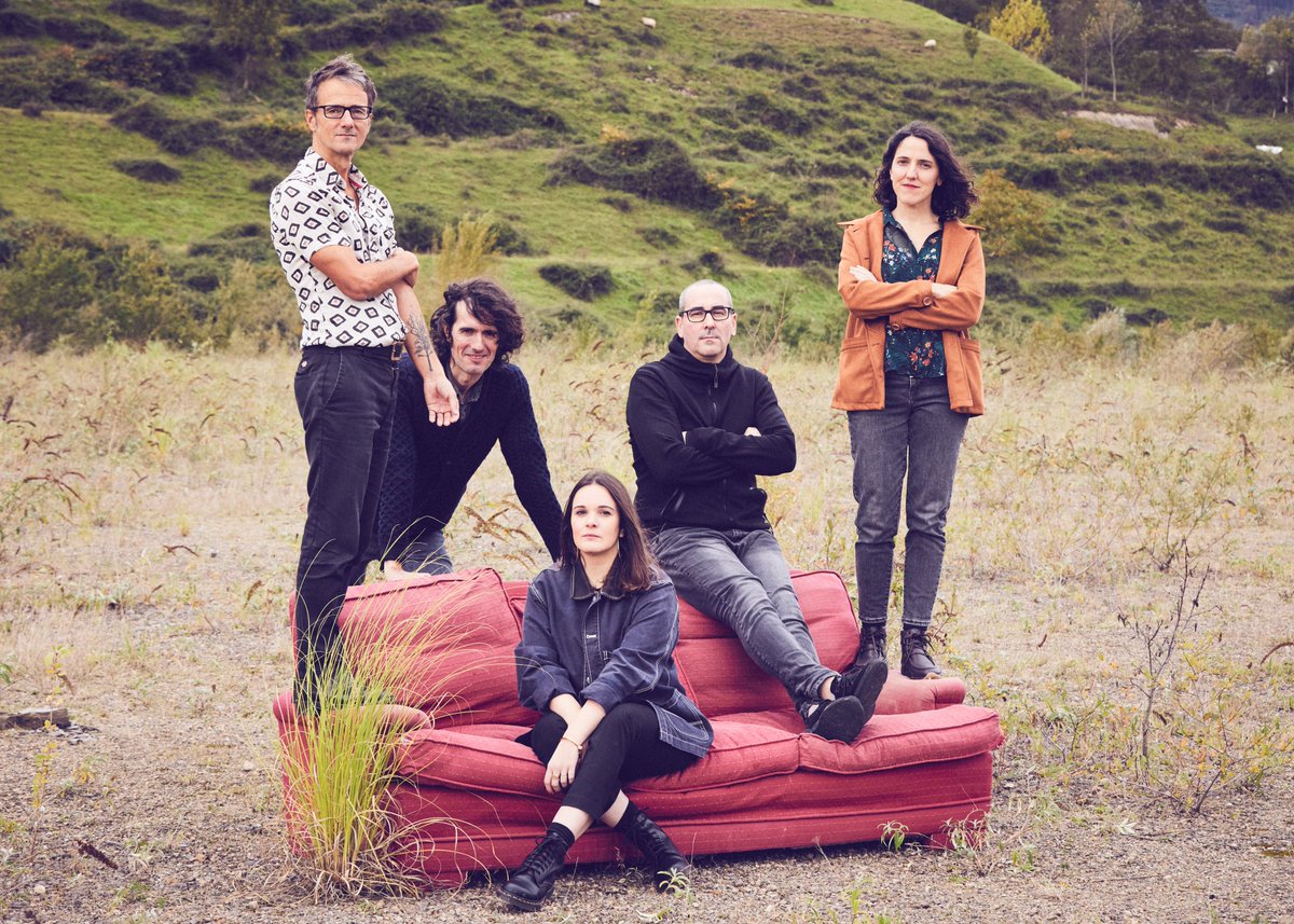 Disko berriaren aurkezpen bira martxoan hasiko dugu.

Lehen kontzertua TOLOSAko Leidorren izango da:

Martxoak 15,
20:00etan
AMA 🚀🪐

Sarrerak gure bioan. Laster data gehiago🖤