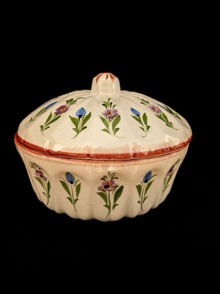 Hand-Painted Pottery Casserole Dish with Lid avintageaddress.com/shop/home-good… #tuesdayvibe #PotteryThrowdown #Portugal #FlowersOfTwitter