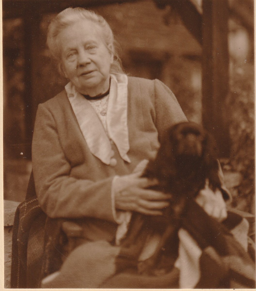 Lovely “new” photo of an ancestor I’d have liked to have met: 3x great grand aunt Elizabeth Baker. Known for her undaunted spirit she was climbing mountains at 70, sawing wood at 90 and seeing off burglars at 92 (according to local newspaper) #AncestryHour #FamilyHistory