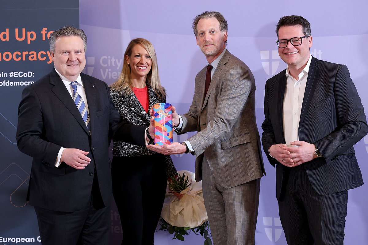 MariaEugeniaGay's tweet photo. We keep promoting democratic innovation and citizen participation as the European Capital of Democracy. #BCN

Vienna will host the next edition 2024-2025. We pass the testimony to its mayor, @BgmLudwig, in the capital of Austria. 🇦🇹🇪🇺 https://t.co/A3KzJKMYkP