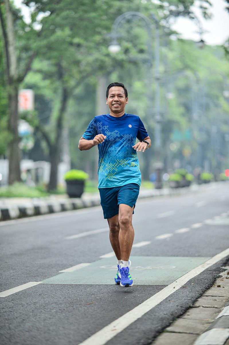 Ga tau kenapa kalo lari di bandung itu lbih nyaman dan bahagia juga tenang.. #runforzarun