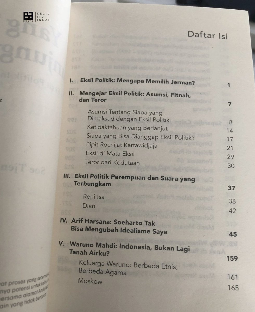 SoeTjenMarching's tweet photo. Para eksil yg berpendidikan S2 &amp; S3 terbuang di luar negeri karena Soeharto menuduh mereka komunis. Bahkan ada calon Jendral yg harus menggelandang di stasiun K.A. Jerman. "Yang tak Kunjung Padam", bisa dipesan di @EA_Books https://t.co/nma01HcL5J