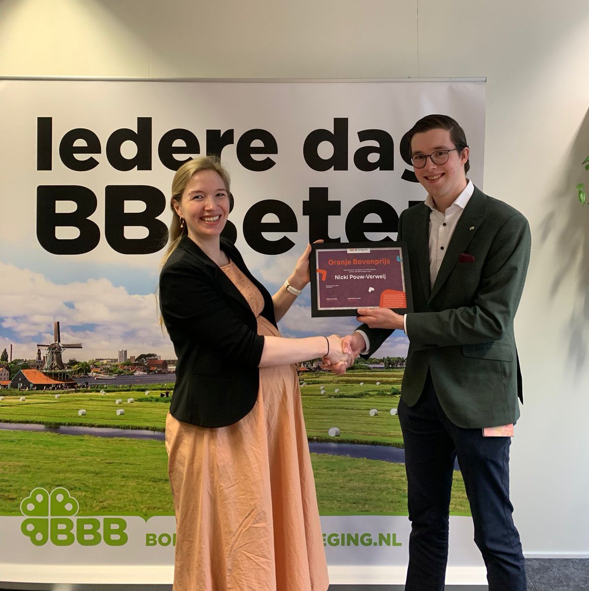 Op 20 februari heeft <a href="/SGPJ/">SGP-jongeren</a> de Oranje Bovenprijs uitgereikt aan ons voormalig Kamerlid <a href="/NickiVerweij/">Nicki Pouw-Verweij</a>. SGP-jongeren willen Nicki bedanken voor haar inzet in de debatten over de #coronacrisis en de medische ethische vraagstukken.