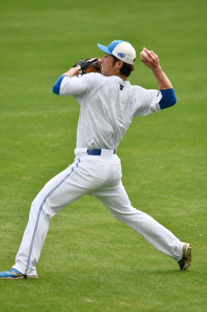 hxt25's tweet photo. 江越さんの守備は見ていて楽しい◎
守備練習見るの大好き🌸
#ファイターズキャンプフォト
2024.2.19 #江越大賀 https://t.co/mXJgB5hwif