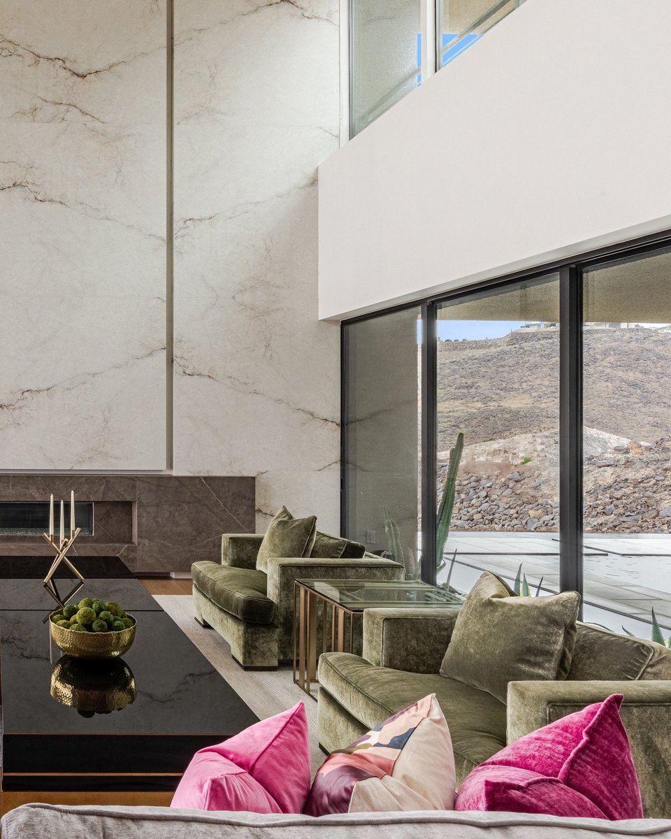 I’m hosting a sexy weekend in Sin City for you and your friends on @airbnb 🔥

Booking for an unforgettable stay (with VIP tickets to my show) opens 2/22 at 10am PT 💋 #airbnbpartner 

airbnb.com/xtina