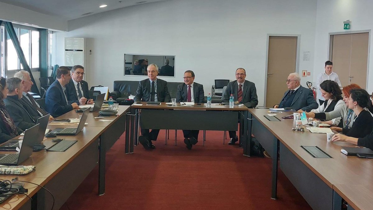 Üniversitemizin Mühendislik Fakültesi ile Mimarlık ve Tasarım Fakültesi Akademik Kurul Toplantısı, Rektörümüz Prof. Dr. Abdulhamit Avşar'ın başkanlığında, Rektör Yardımcılarımız Prof. Dr. R. Deniz Özbay ve Prof. Dr. M. Hakan Hocaoğlu'nun katılımıyla Küçükyalı Kampüsü’nde