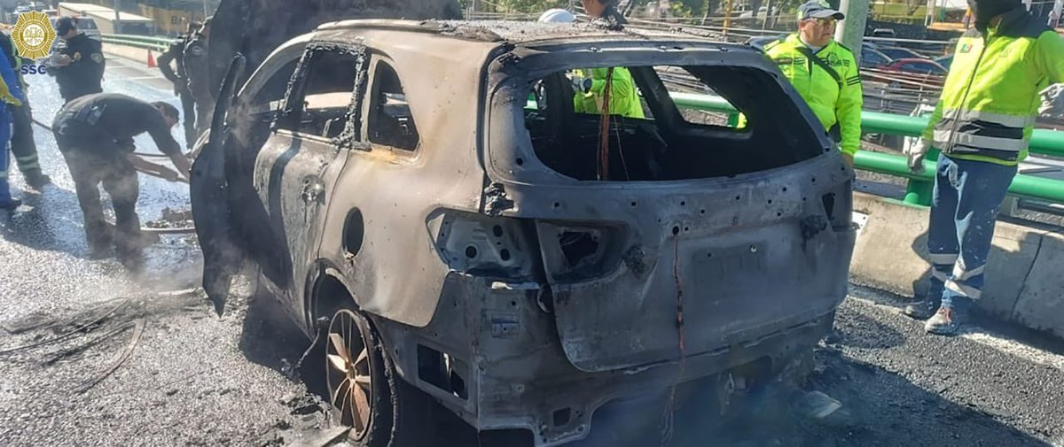 Tracia17's tweet photo. Oigan @KiaMexico quedo muy formal de hablar la semana pasada con mi amiga a la que se le incendió la camioneta #Sorento defectuosa. Incumplieron. No solo mi amiga, pero todos los usuarios están en riesgo! @Profeco @AutosyMas @warkentin @Enrique_Acevedo @Rebmangas @elpoderdelc https://t.co/XTywA57FSr