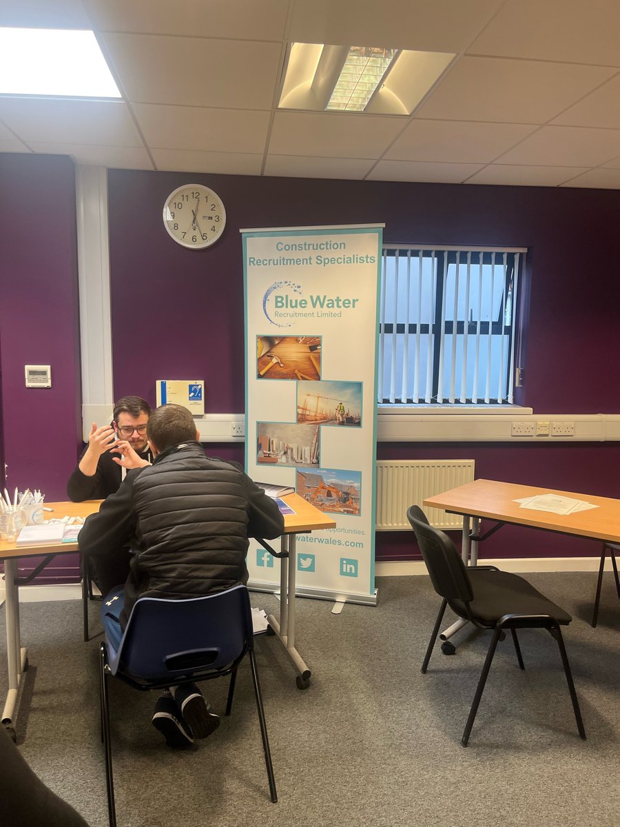 Dyfed Probation recently hosted an employer fair aimed at supporting offenders in the area to secure employment. 

Alongside job opportunities, they were provided with training and career guidance to support their reintegration into society👏