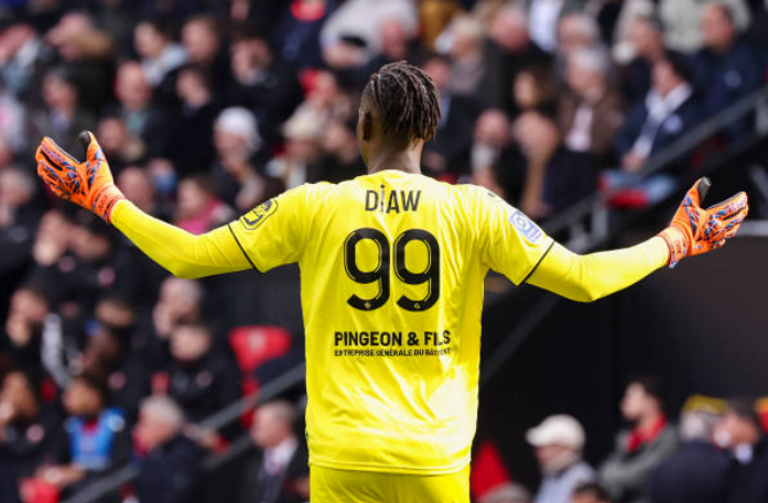 CF63Insights's tweet photo. ↗️↘️ | #SRFCCF63 | Les bilans individuels

➕ Au niveau: Diaw - Gastien - Cham

🟰➕ Des intentions mais trop de déchet: Armougom - Boutobba

🟰➖ Tres moyens: Matsima - Pelmard - Allevinah - Nicholson - les remplaçants

➖ Pas au niveau: Caufriez - Gonalons

Détail de leurs prestations dans ce thread ⤵️ 
Et vous, comment avez vous jugé nos clermontois?

#CF63 | #clermontfoot 🌋🔴🔵