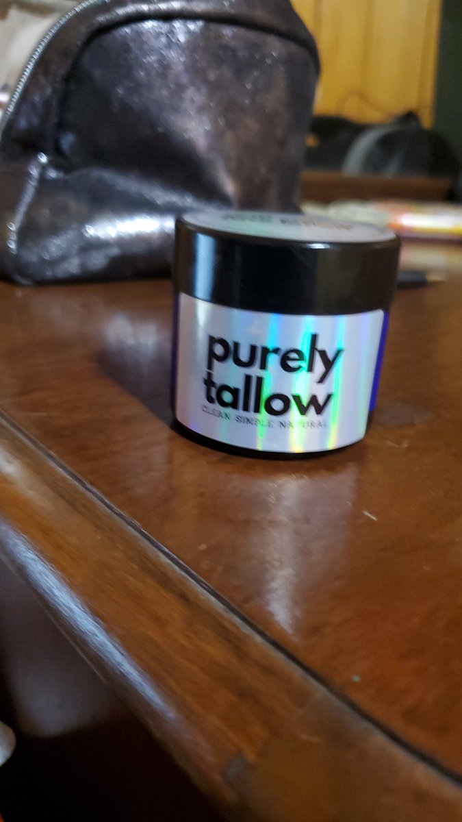 I've heard wonderful reviews on using beef tallow on your skin. I attempted to render some myself but it smelled like beef 😳 Did more research and found a method to better clean the tallow. In the meantime, ordered this to see how tallow feels . My skin feels amazing!!
