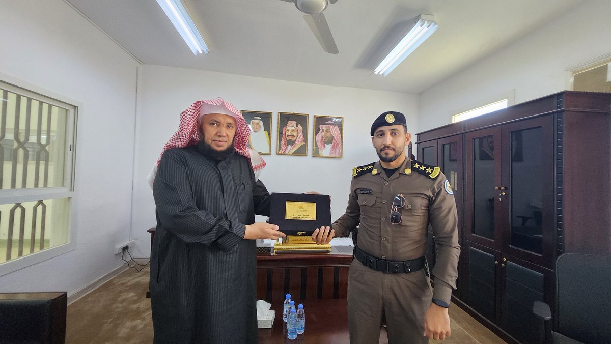 nukhaldawah's tweet photo. بدعم من سعادة محافظ القرى وبمناسبة ذكرى يوم التأسيس جمعية الدعوة والإرشاد بنخال  تنفذ  مبادرة (هدية رجل أمن) https://t.co/BSg55uA1A5