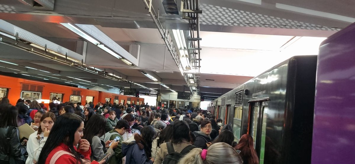 neri832's tweet photo. @MetroCDMX Línea 3¿¿ que pasa??????? https://t.co/UVqxExhsrm