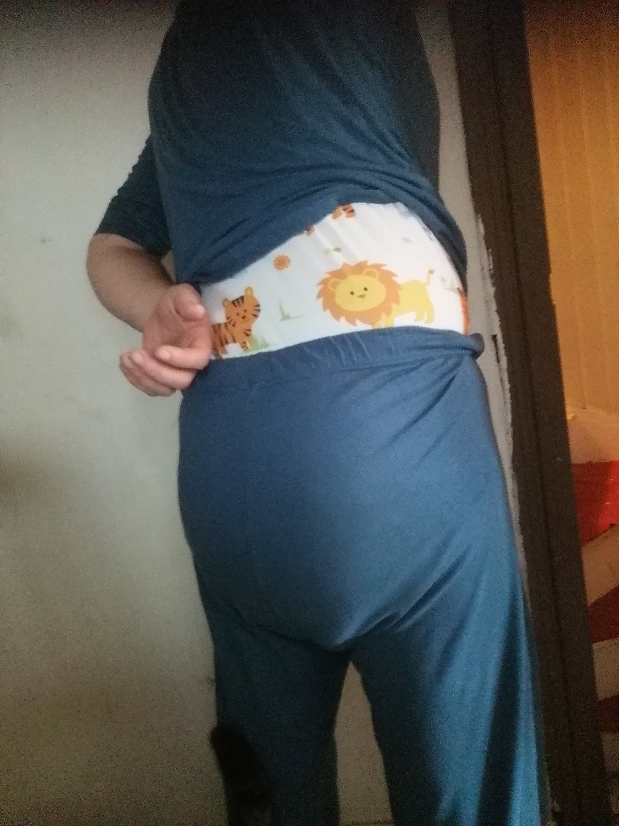 NewboyAbsl's tweet image. Ils it obvious or IS it ok?
#abdl
#diapered