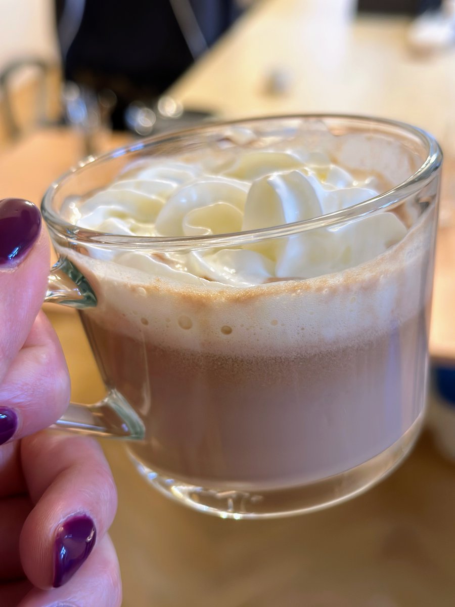 Jedenáct let vývoje aplikací, učení se a získávání zkušeností. 🎉 Naše 1️⃣1️⃣. narozeniny (neboli 1011 "po ajťácku") jsme oslavili s kouskem dortu, šálkem horké čokolády a sdílením příběhů z naší historie. Těšíme se, jaké nové zážitky nás čekají na naší další cestě.