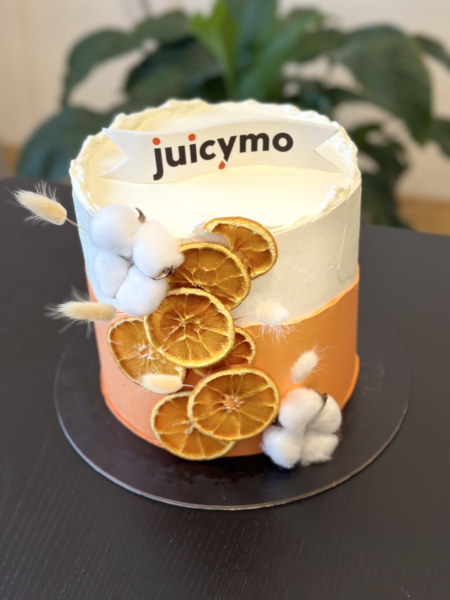 JuicymoCZ's tweet photo. Jedenáct let vývoje aplikací, učení se a získávání zkušeností. 🎉 Naše 1️⃣1️⃣. narozeniny (neboli 1011 "po ajťácku") jsme oslavili s kouskem dortu, šálkem horké čokolády a sdílením příběhů z naší historie. Těšíme se, jaké nové zážitky nás čekají na naší další cestě. https://t.co/dewRh1orWD