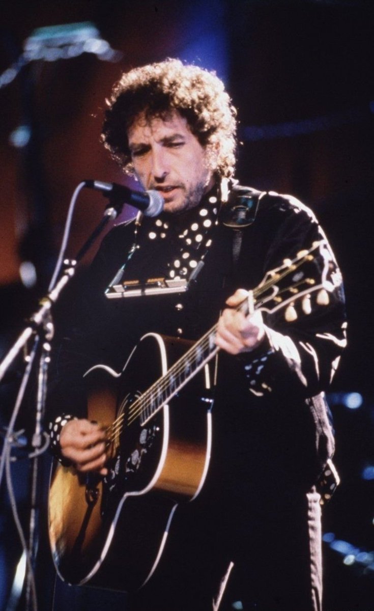 33 years ago today...
On this day, February 20th, 1991, the legendary and unique Bob Dylan was awarded a lifetime achievement award at the 33rd annual Grammy’ Awards. #BobDylan #Legend #RockHistory #Grammy #Justice #Music #RockOn #PoeticJustice