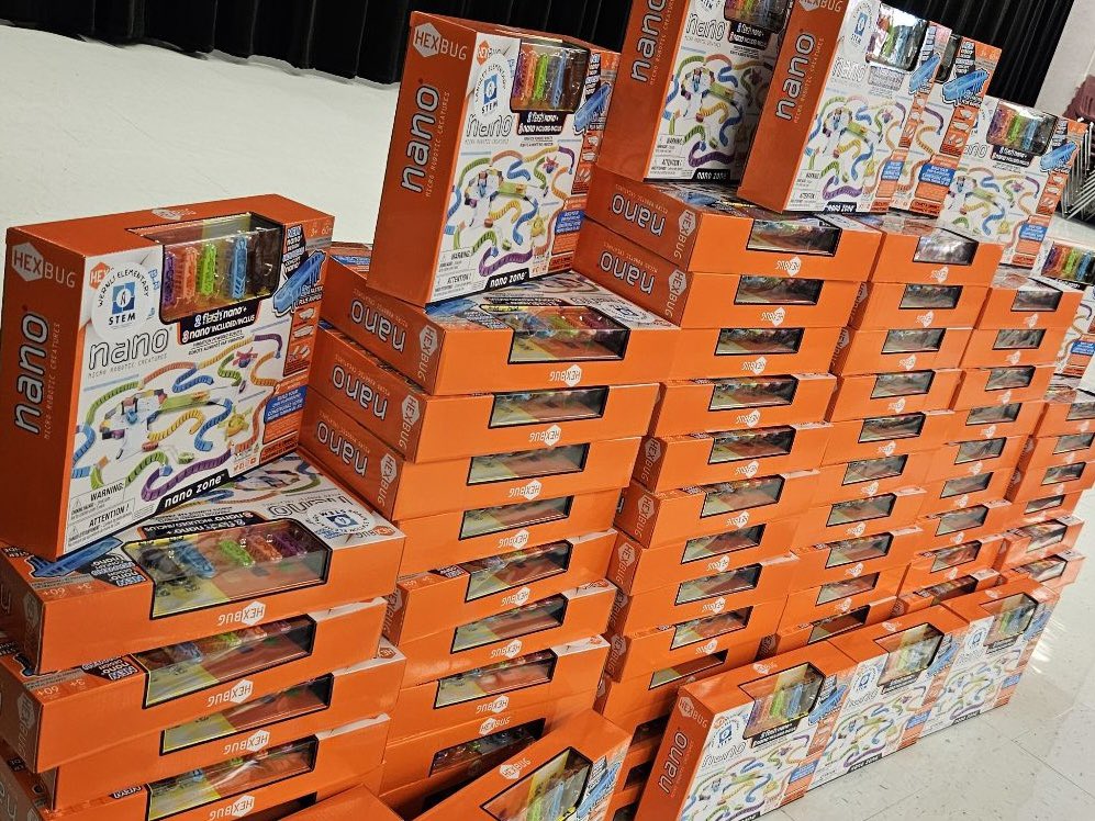 MSStrawbridge's tweet photo. Huge thanks to @SandTechLLC for the donation of HexBug Nano sets…one for each of the 82 elementary @NISDSTEMLabs! Teachers were so excited to add these to their tools.
@teachstemquick @_lorenaHerr https://t.co/mXWBGa9ZI2