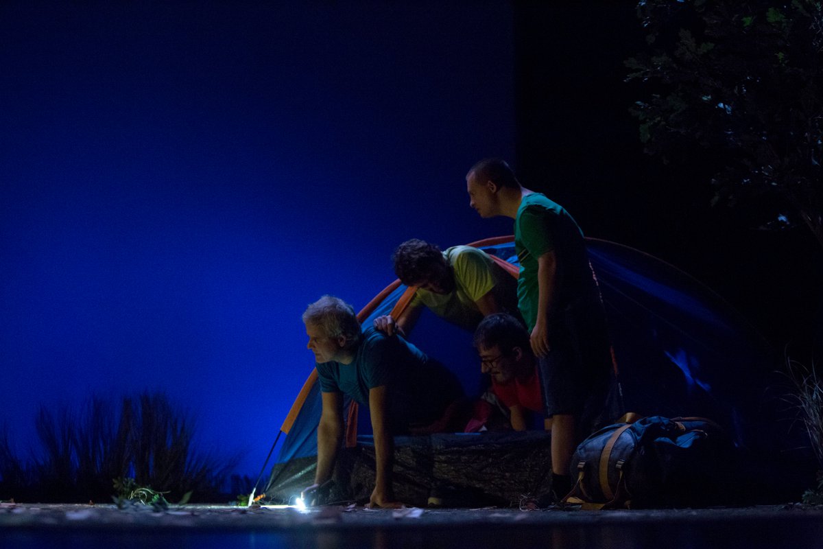 "Busquem una trobada real i honesta amb l’espectador, volem oferir-li un espai on puga reconèixer la seua fragilitat i observar la fragilitat dels altres sense prejudicis ni paternalismes"

✍️<a href="/PontFlotant/">Pont Flotant</a> sobre #AcampadaTNC

tnc.cat/ca/acampada?ut…