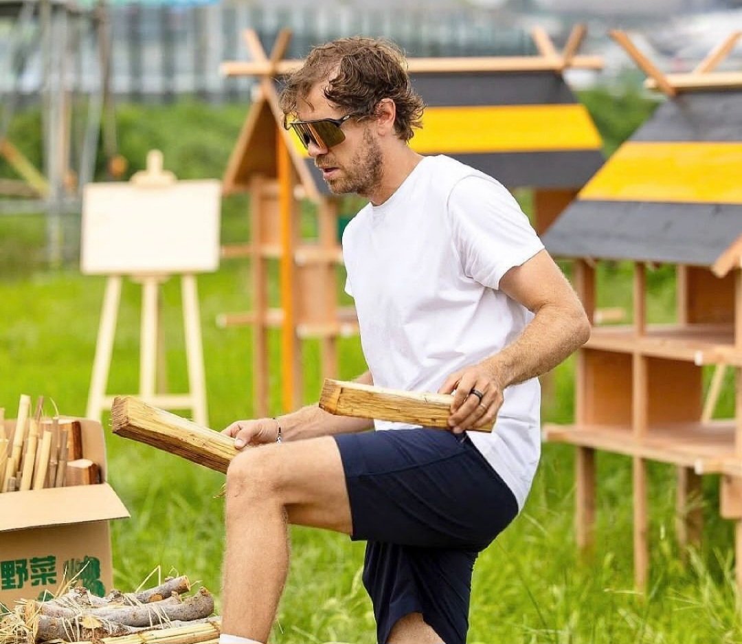 VettelSeb05's tweet photo. A short thread of Sebastian wearing SHORT shorts :) https://t.co/dBct3cbENR