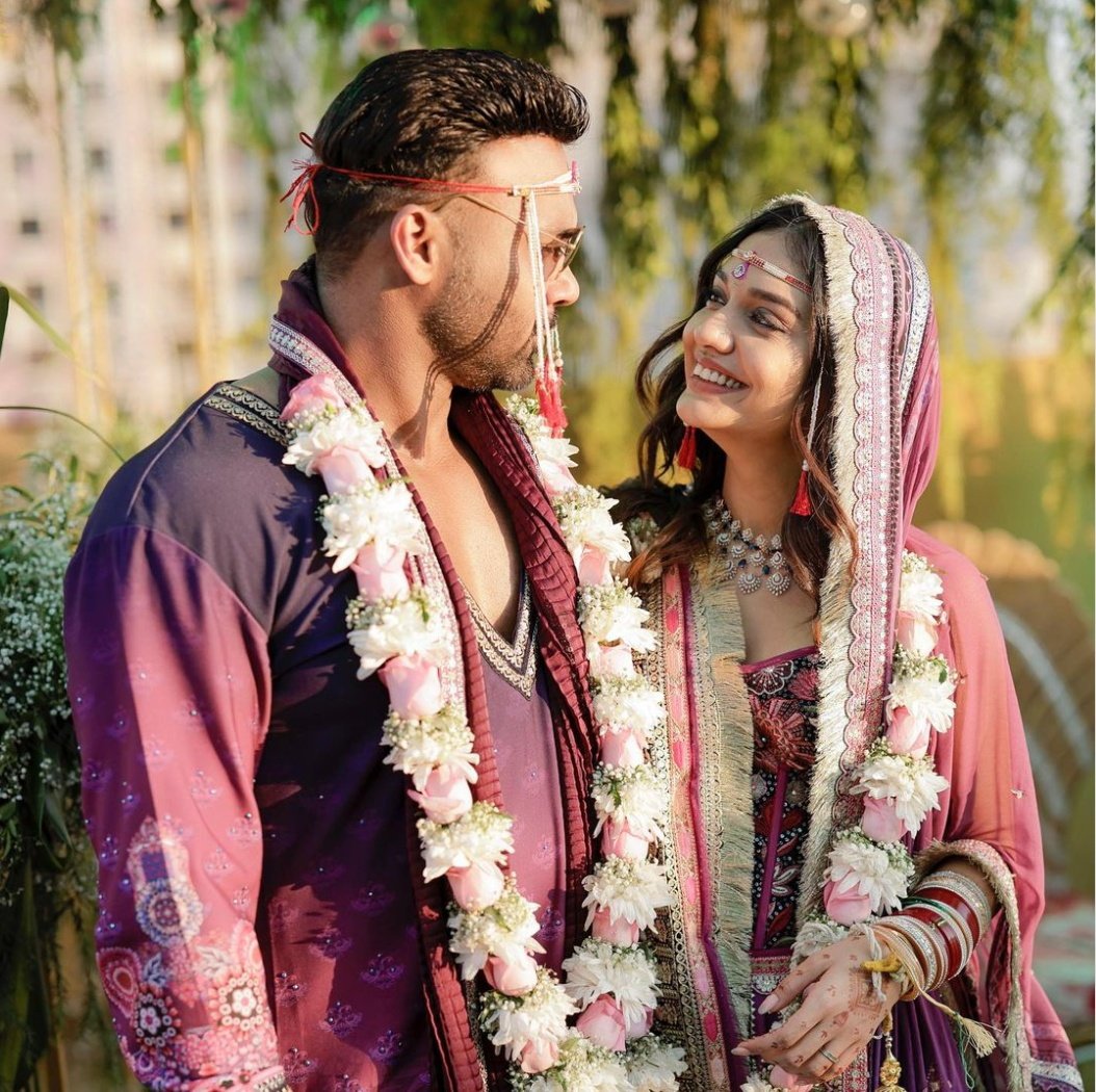 The two became one ♥️🥺🧿
Congratulations <a href="/Divyakitweet/">Divya Agarwal</a> <a href="/ApurvaReborn/">Apurva Padgaonkar</a> #divyaagarwal