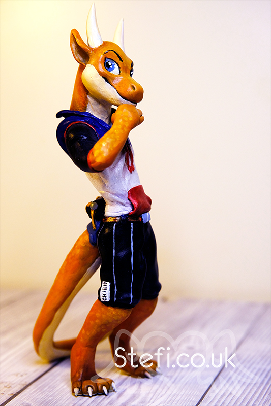 Sculpture com for Takumi. I loved doing all the little details on this one 🤍
#sculpture #model #sculpey #furryart