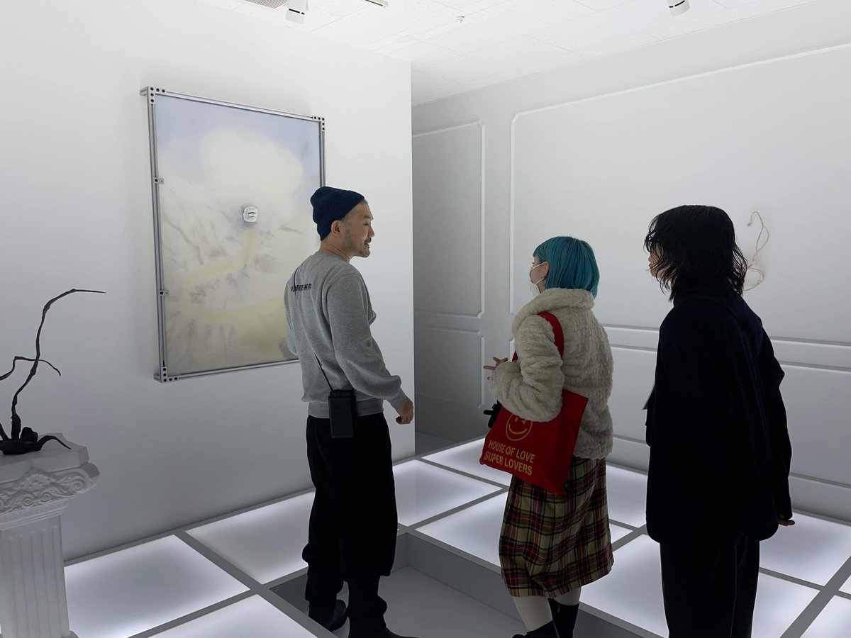 SIAF_info's tweet image. 札幌国際芸術祭2024のテーマソングを手掛けた札幌を拠点とするニューウェーブ・テクノポップバンド「LAUSBUB」のお二人が、先日、主要会場の未来劇場（東1丁目劇場施設）に来場！小川ディレクターが展示をご案内しました。
2024.siaf.jp/venue/futureth…

❄️会期は2月25日(日)まで
#SIAF2024
#LAUSBUB