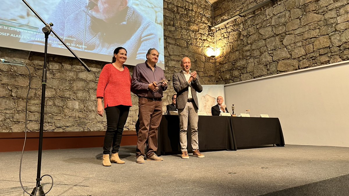 Aquesta tarda ha tingut lloc l’entrega dels Premis Séquia de l’@UManresa i el #parcdelasequia Enguany els premiats han estat en Josep Alabern a títol pòstum i el Centre de Recursos del Transtorn de l’Espectre Autista de la Catalunya Central