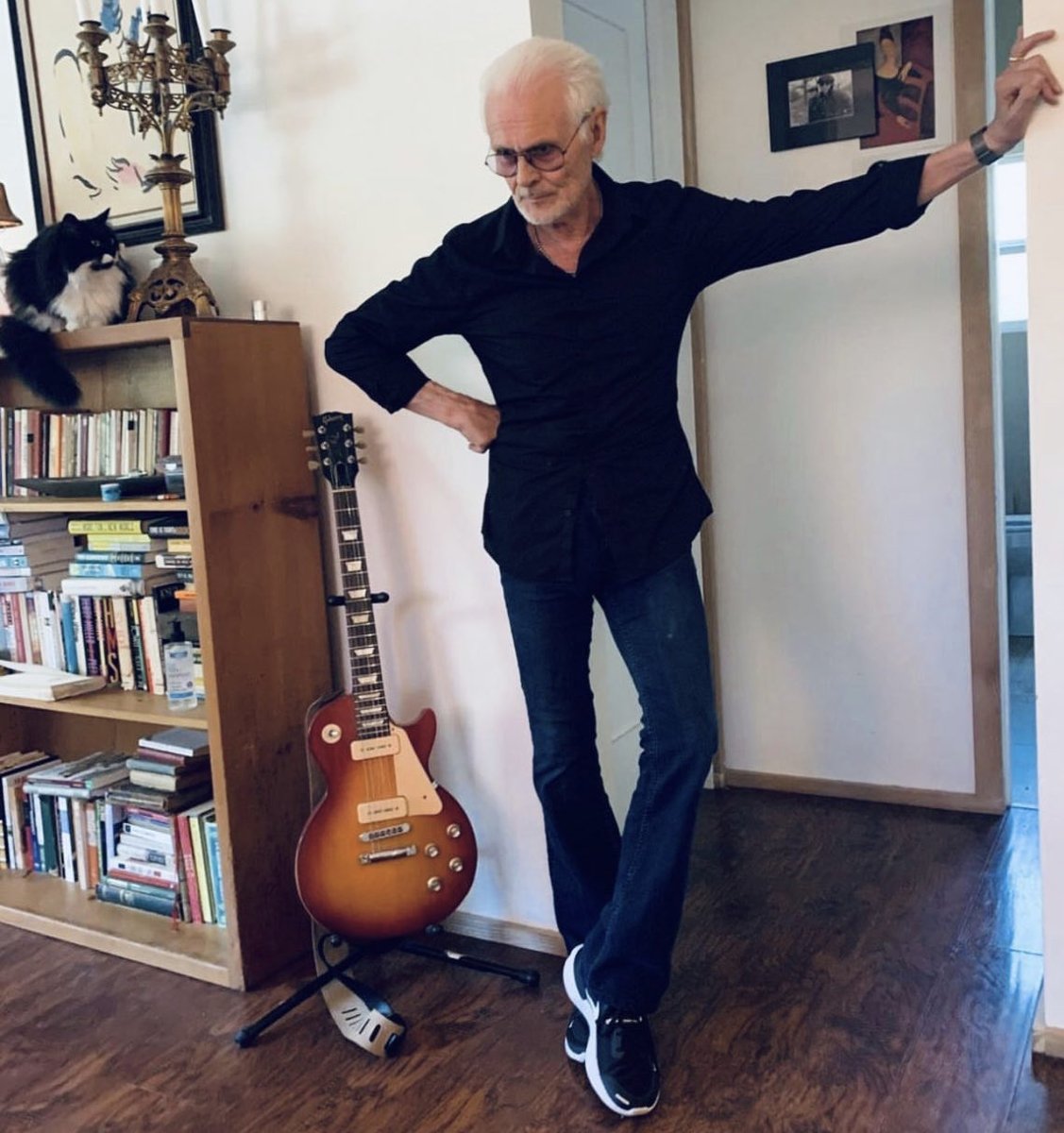 Why so ⁦<a href="/SIRIUSXM/">SiriusXM</a>⁩ 💋🎸?