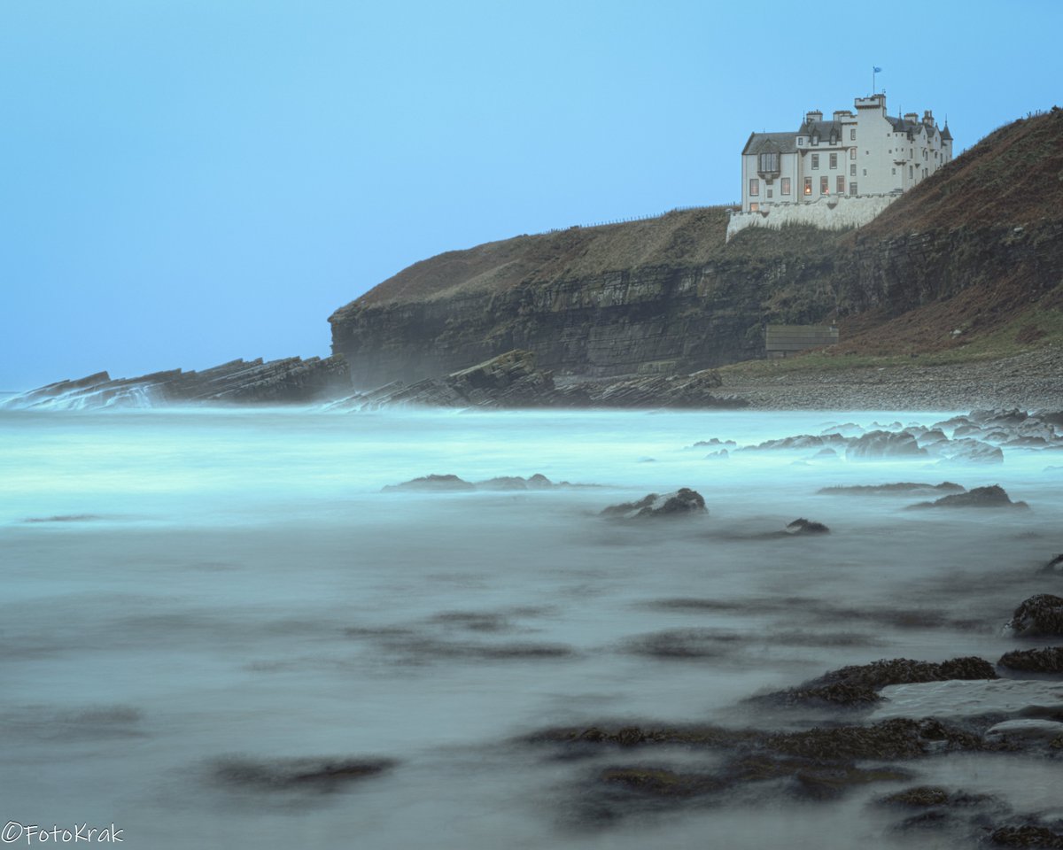KrzysztofNiew13's tweet photo. Zmęczył was Londyn? Czas na #scotland. 
Historia #Dunbeath #Castle, siega XIVw. Lecz obecny wygląd to już XVIIw z późniejszymi zmianami. Tu odbyła się jedna z bitew z Rojalistami. Lecz gdy Sir John Sinclair ruszył do Edinburga ostrzec przed najazdem rojalistów, żona poddała zamek https://t.co/mPn42C2uxM