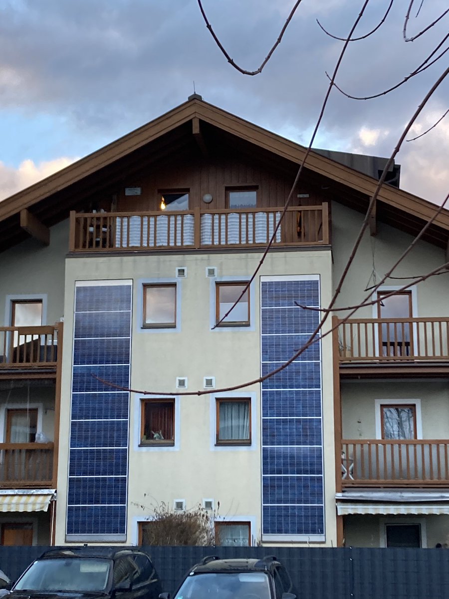 Hier in Oostenrijk liggen de zonnepanelen gewoon in de supermarkt. Zouden we hier ook een salderingsregeling kennen of begrijpen de politici hier wel dat investeren in zon op of aan je huis ook zonder belastingkorting loont? #dtv <a href="/stopsalderen/">Bond tegen Salderen</a>