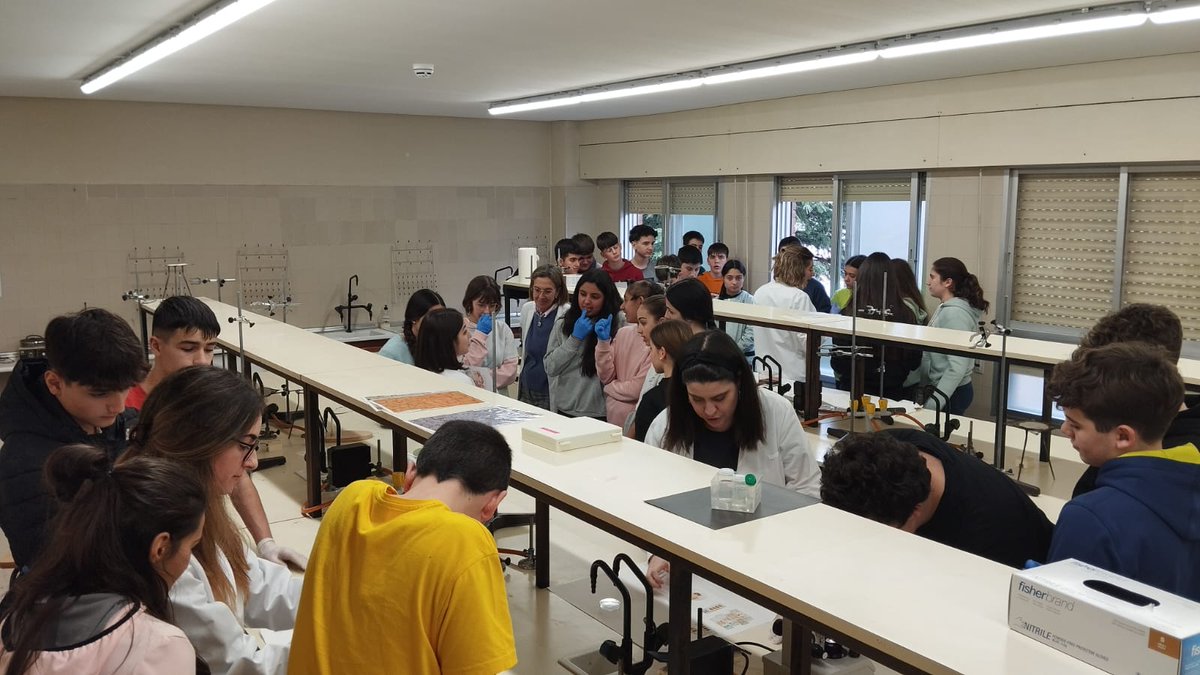LTC_CoMorPD (@comorpd) on Twitter photo El pasado viernes estuvimos en <a href="/ColegioCirculo/">Colegio Círculo</a> tratando de acercar al alumnado nuestro trabajo 🧠 en el lab. No sabemos si se lo pasaron mejor ello/as o nosotras... ¡y además nos dieron pastitas! 😋 El pasado viernes estuvimos en <a href="/ColegioCirculo/">Colegio Círculo</a> tratando de acercar al alumnado nuestro trabajo 🧠 en el lab. No sabemos si se lo pasaron mejor ello/as o nosotras... ¡y además nos dieron pastitas! 😋