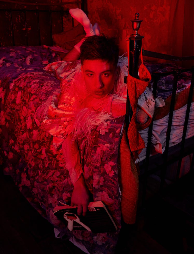 #Saltburn 🔴NIVEDAD🔴 Barry Keoghan posa para @wmag en una sesión de fotos inspirada en la escena de sexo oral 'I'm a vampire' de Saltburn.