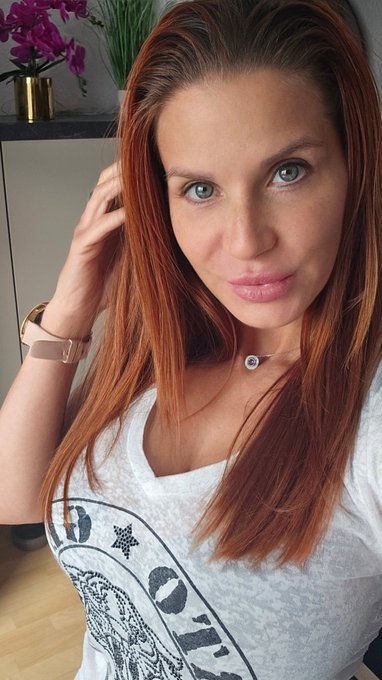 Weiter geht's, aussortieren nicht gebrauchter Sachen.. so langsam k&ouml;nnte mein Weihnachtsbaum im Schlafzimmer<a href="/tag/friends"class="tags"><span>#friends</span></a><a href="/tag/bikini"class="tags"><span>#bikini</span></a><a href="/tag/beachday"class="tags"><span>#beachday</span></a>