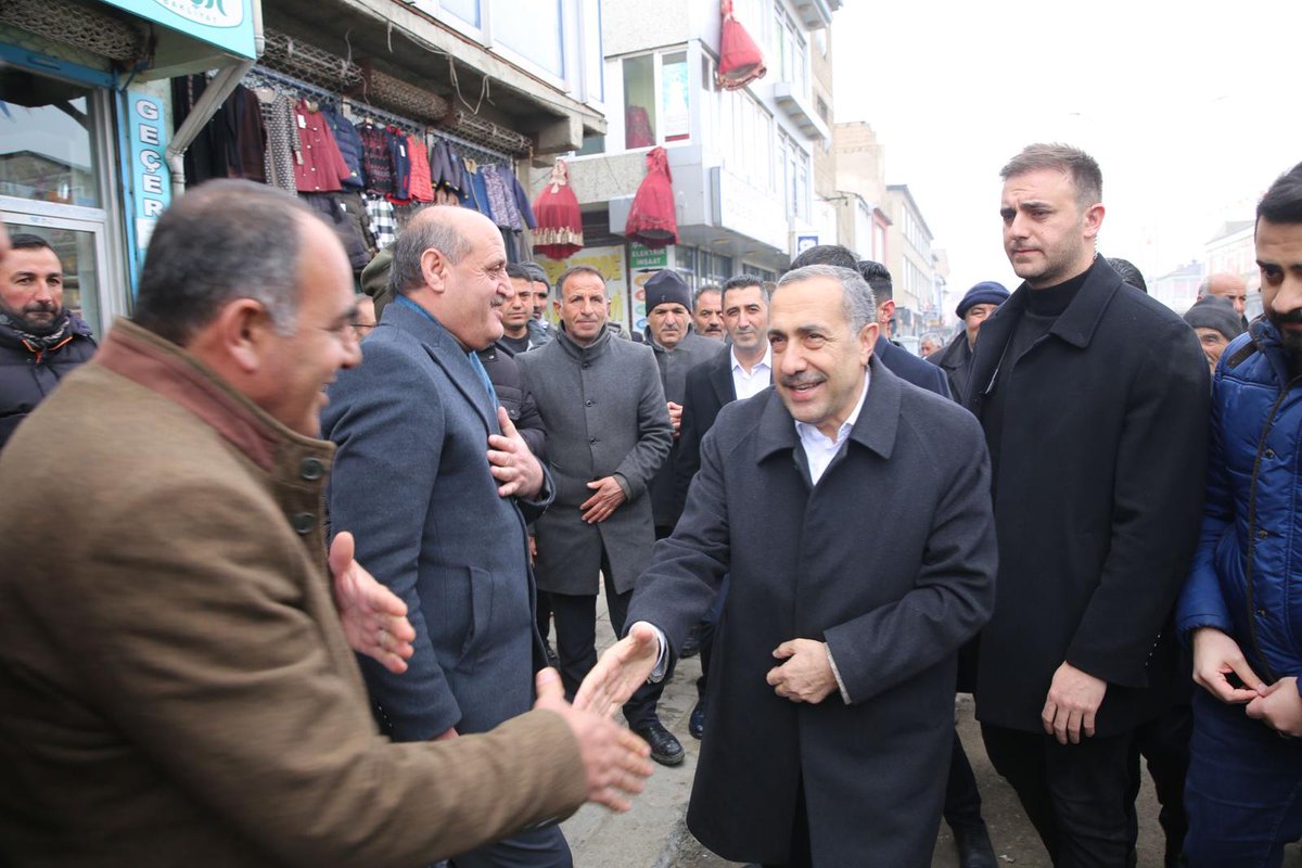 Atakangonulcekn's tweet photo. 📍AK Parti Özalp seçim ofisi 

Yeni yuvamız olan seçim ofisimizi Büyükşehir belediye başkan adayımız sn.@ArvasAbdulahat, bir önceki dönem milletvekilimiz olan 
sn.@OsmanGulacarTR ve çok sayıda hemşehrilerimiz ile birlikte açılışını gerçekleştirdik. https://t.co/gQG1IqNU8k