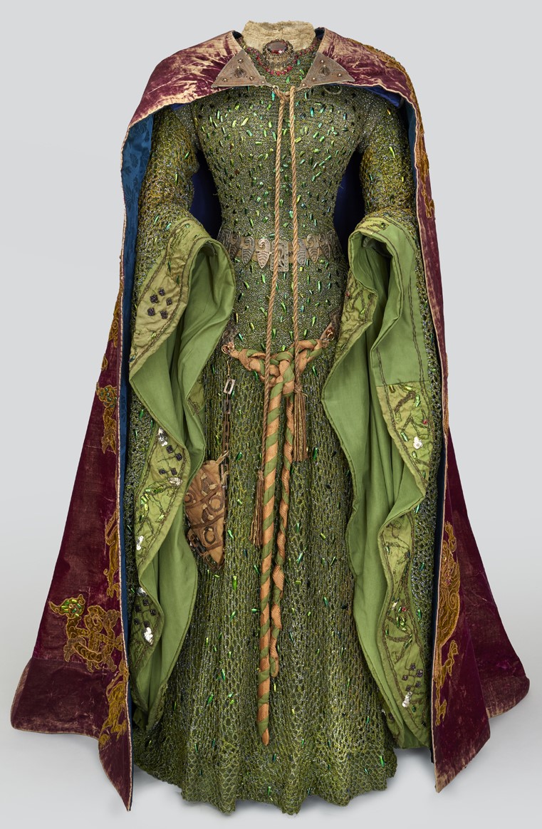 Worn by actress Ellen Terry as Lady Macbeth in 1888. Designed by Alice Comyns Carr. Made by Ada Nettleship. More here: https://t.co/jTV2nSN5XI " @vt_isaac Worn by actress Ellen Terry as Lady Macbeth in 1888. Designed by Alice Comyns Carr. Made by Ada Nettleship. More here: https://t.co/jTV2nSN5XI " @vt_isaac