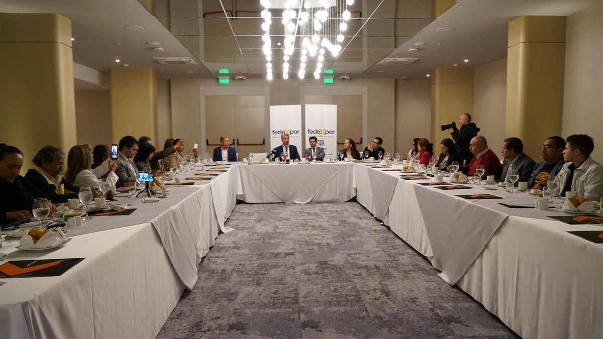 Fedexpor's tweet photo. HOY | Nuestro Presidente Ejecutivo, @fribade y Director Técnico presentaron el balance de las exportaciones no petroleras ni mineras de 2023 y las perspectivas del sector exportador para este año ante los medios de comunicación en #Quito. https://t.co/T1zuJxBX10