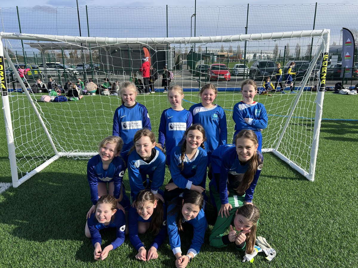 Gwynebau hapus ar ôl diwrnod prysur ~ Happy faces after a very busy day ⚽️