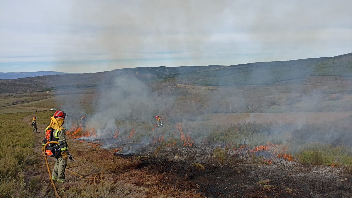 BaseBarco's tweet image. Quema prescrita en Vilanova- A Veiga.