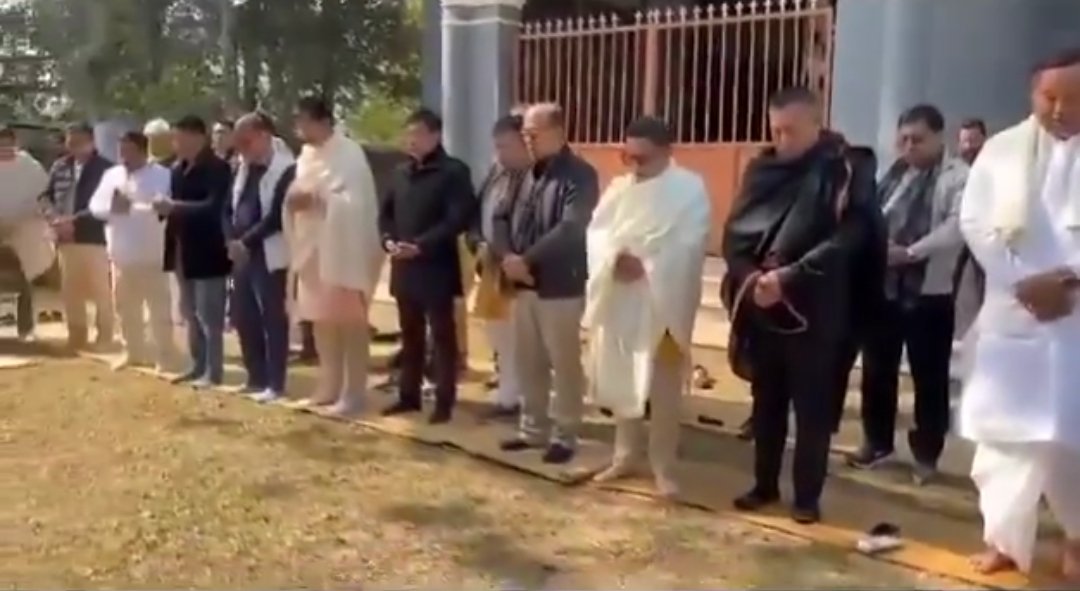 DrLamtinthangHk's tweet photo. The silence of Mr. @narendramodi led @BJP4India on 37 Manipur Legislators including 2 MP taking #OathOfAllegiance to an armed militia group, #Arambai_Tenggol is a grave concern. A Dangerous precedent for Democracy in generations to come.

@rashtrapatibhvn @AnusuiyaUikey  @INCIndia @HMOIndia @adgpi @NIA_India @LiveLawIndia @CBIHeadquarters @kanhaiyakumar @jeegujja @TeestaSetalvad @Politics_2022_ @sagarikaghose @Polytikles @meipat @kclangel @SushantSin @ashoswai @VishuAdv @Paul_Koshy @vijaythottathil @the_hindu @NENowNews @IndiaTodayNE @thewire_in @PTI_News @newslaundry
