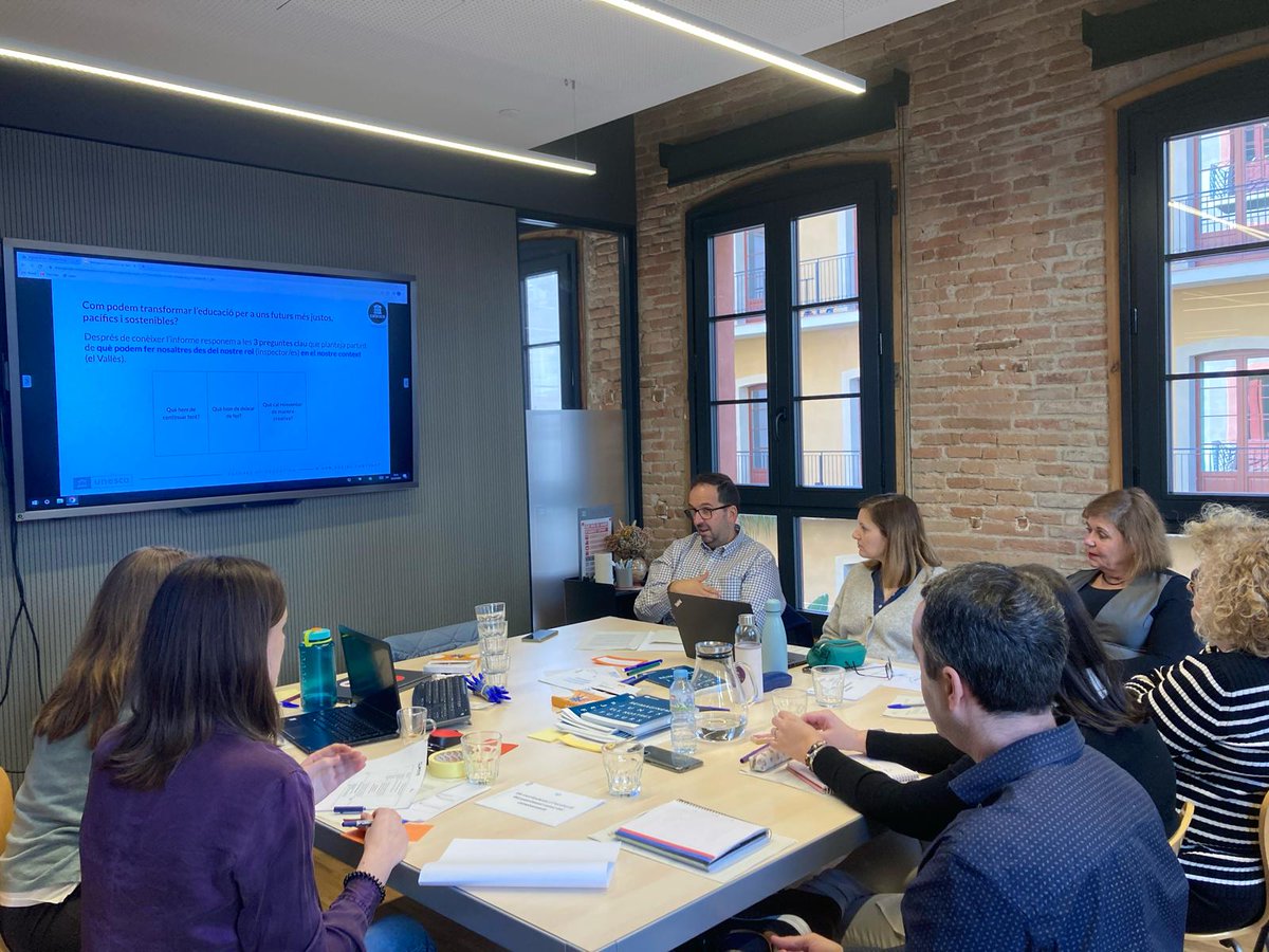 catesco's tweet photo. 🎉Avui hem rebut a un grup d'inspectors del Vallès Occ @educaciocat per a fer un taller dialògic sobre l'informe mundial d'educació de la @UNESCO #Reimaginem

💪Un plaer indagar amb vosaltres sobre les propostes de l'informe i com es vinculen amb la inspecció
#DiàlegsEducació2030 https://t.co/J2y4d7zw4t