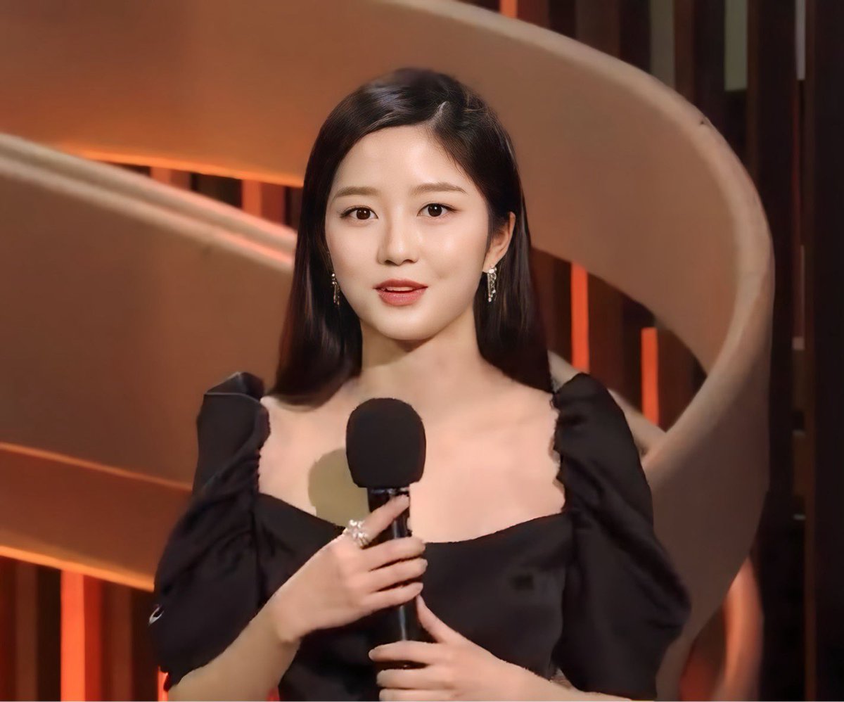 xhyeonsoo's tweet photo. @ACTBLUES "hold on hold on!! kata siapa sih kegiatan kita hari ini telah selesai? emng mau kita selesai gini aja? hahaha!" kekeh anin. sambil melirik ke arah kak ash dan kak gamaelo. 
 
kak gamaleo! stage is yours! @chaaemiin 

 ️️

https://t.co/WI5NFQT1IT https://t.co/kvpW8KMyzC