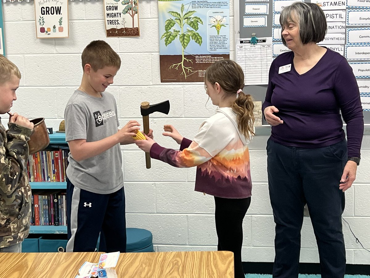 OdomOwls's tweet photo. Exciting visit from the Jamestown Foundation today! #funinfourth
@MMPTurtles https://t.co/X6Z1KyuDhA