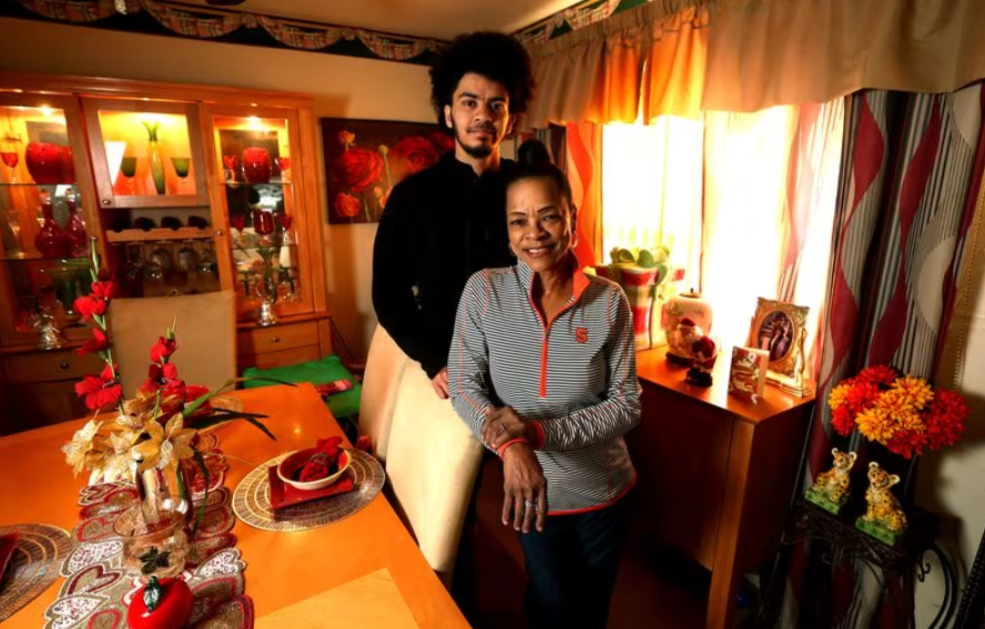 NeighborWorks (@neighborworks) on Twitter photo The #homeownership rate for Black families in Syracuse is only 30%. <a href="/homehq/">Home HeadQuarters</a> is stepping up with new solutions. In just 3 years, they've placed over 100 Black families in homes! Their unique lending model is gaining national attention.
Read more: loom.ly/vnIvdm4 The #homeownership rate for Black families in Syracuse is only 30%. <a href="/homehq/">Home HeadQuarters</a> is stepping up with new solutions. In just 3 years, they've placed over 100 Black families in homes! Their unique lending model is gaining national attention.
Read more: loom.ly/vnIvdm4