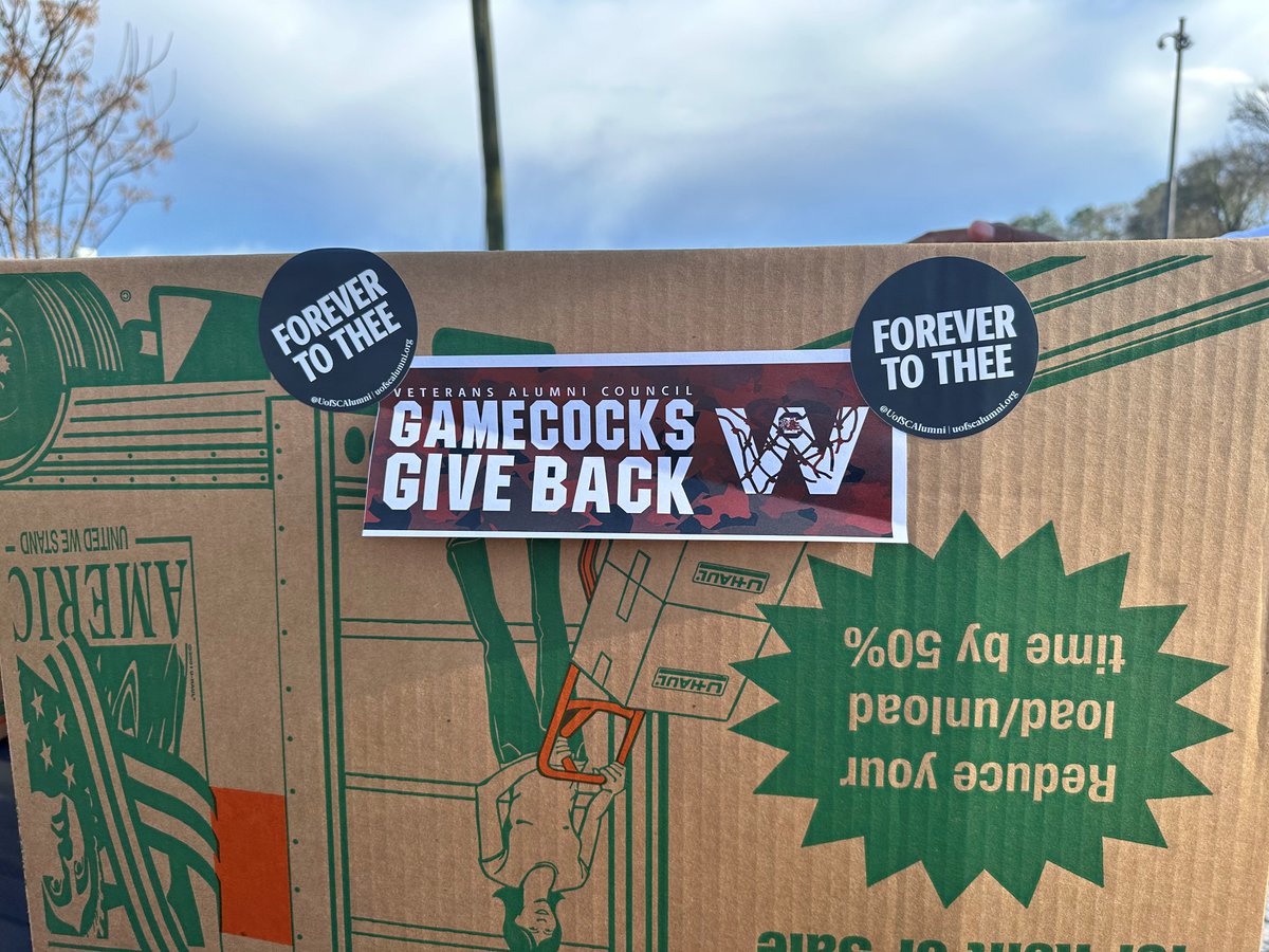 ColaSCParksRec's tweet photo. USC Women’s Basketball making an assist off the court by donating toiletries to the City of Columbia Parks and Recreation Department. All donations went to help citizens at the Riverfront Rapid Shelter. Thank you to USC WBB!  #CommunityAssist #GamecocksGiveBack #GoCocks https://t.co/V9BZvkDlDS