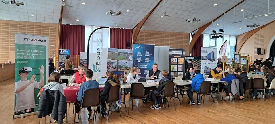 Forum des Métiers du réseau #ECLORE Saint’Maixent <a href="/ac/">Aditya Chadha</a>-poitiers sur la thématique : « Une fille, un gars, un métier : cassons les stéréotypes ! »
🙏aux participants 
#decouverte métiers 5e
#egalite filles garçons 
#orientation
<a href="/DSDEN79/">DSDEN Deux-Sèvres</a> 
<a href="/s_chabeaudie/">Chabeaudie Sandrine</a>