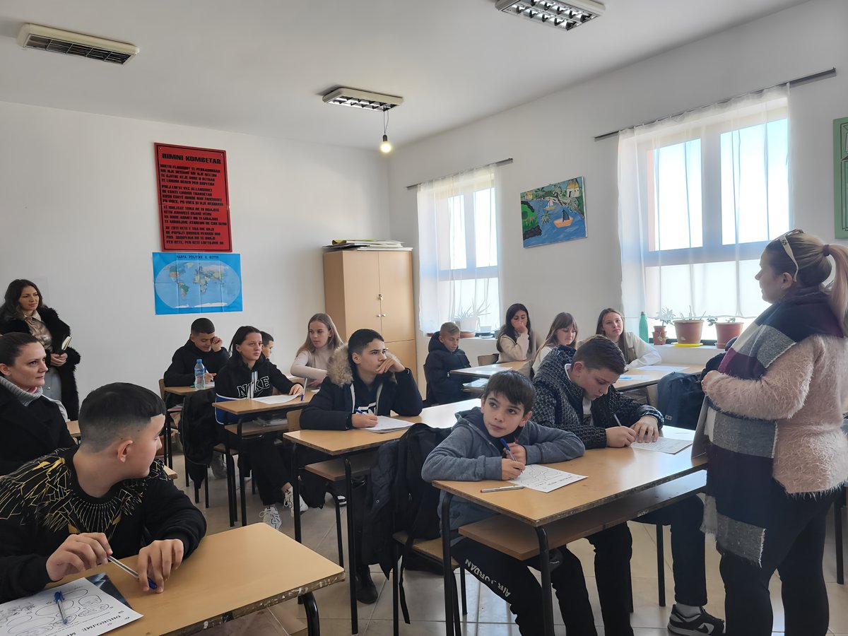 UNDPAlbania's tweet photo. Pupils of "Besnik Syla" 9-year school in Mamurras marked #SocialJusticeDay.
In a dedicated gathering organized in the context of @USAIDAlbania-funded #ICR&amp;in p'ship with #ARSIS, they discussed community challenges &amp; the importance of equality, social justice &amp;inclusivity for all. https://t.co/QIdCFs1C50