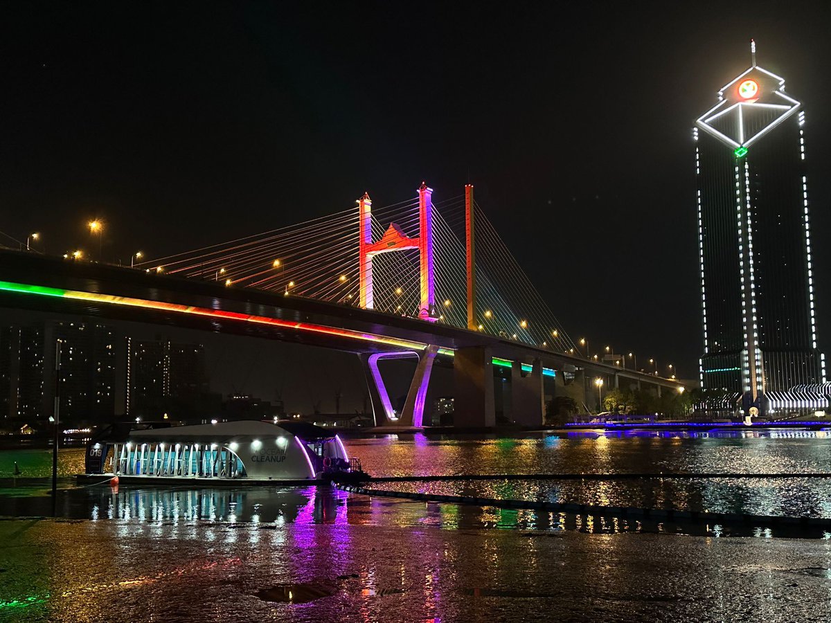 TheOceanCleanup's tweet image. Interceptor 019 deployment underway in Bangkok, Thailand: together with partners, our first step in tackling plastic pollution in the Chao Phraya. 🇹🇭