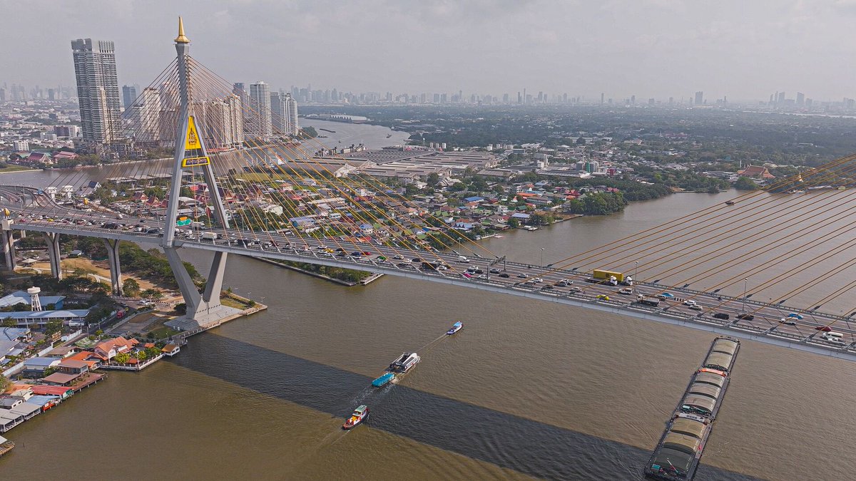 TheOceanCleanup's tweet image. Interceptor 019 deployment underway in Bangkok, Thailand: together with partners, our first step in tackling plastic pollution in the Chao Phraya. 🇹🇭