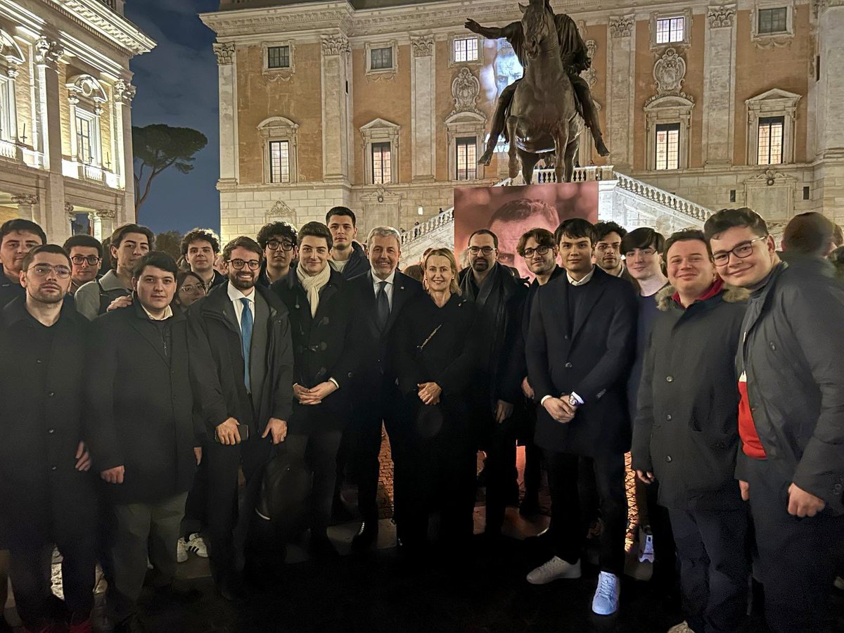 Presenti con una nostra delegazione guidata dal Coordinatore Regionale dei giovani <a href="/Leoni_Simo/">Simone Leoni</a> e Capitolino <a href="/Innocenzi_Fr/">Francesco Roberto Innocenzi</a> nella commossa piazza del Campidoglio insieme all’On. <a href="/DeborahBergamin/">Deborah Bergamini</a> e l’On. <a href="/raffaelenevi/">Raffaele Nevi</a>, per ricordare #AlexeiNavalny.